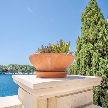 Villa 7-bedroom Si With Private Sea Access