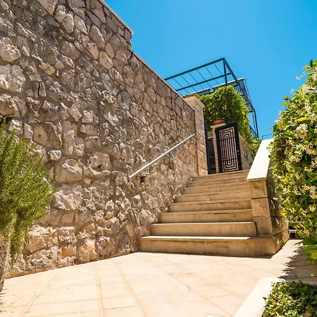 7-bedroom Si With Private Sea Access Villa