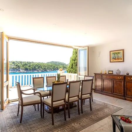 7-bedroom Si With Private Sea Access
