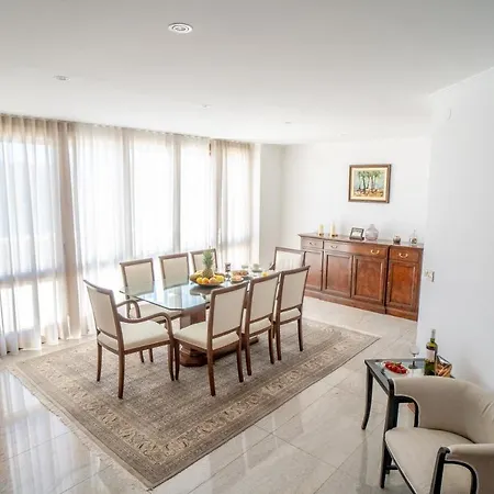 Villa 7-bedroom Si With Private Sea Access *