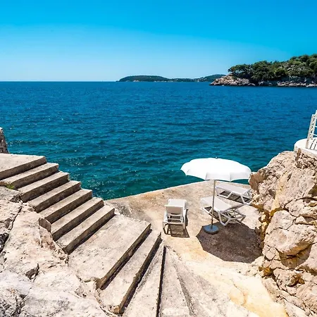 7-bedroom Si With Private Sea Access