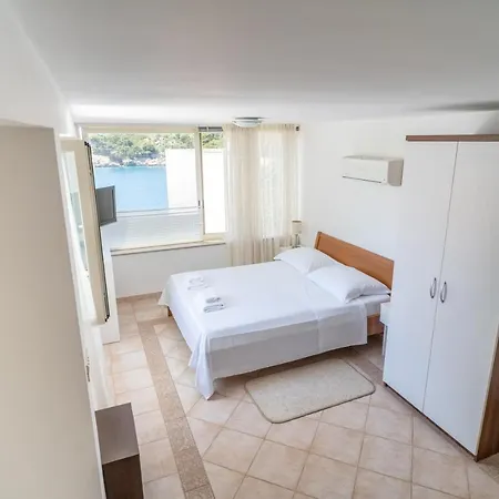7-bedroom Si With Private Sea Access Villa