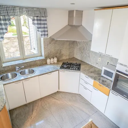 7-bedroom Si With Private Sea Access *