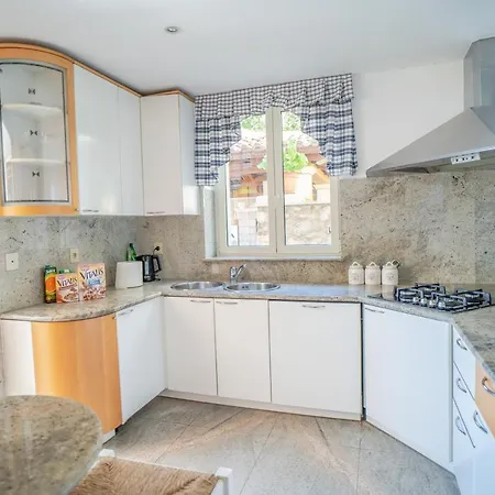 Villa 7-bedroom Si With Private Sea Access