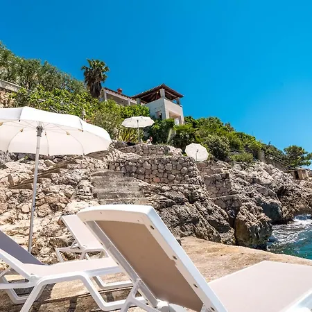 Villa 7-bedroom Si With Private Sea Access