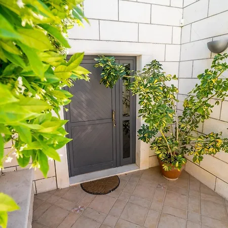 7-bedroom Si With Private Sea Access *