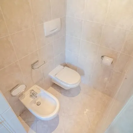 Villa 7-bedroom Si With Private Sea Access *