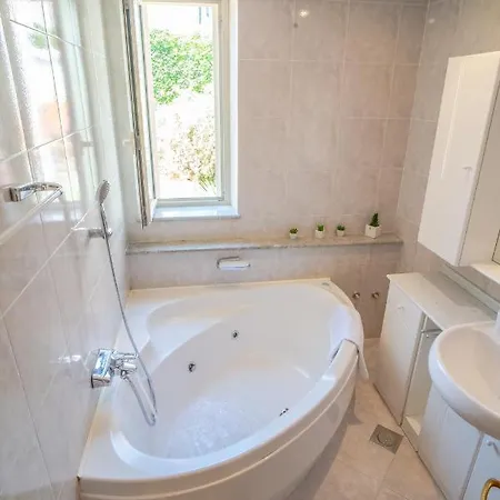 7-bedroom Si With Private Sea Access Villa Zaton