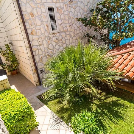 7-bedroom Si With Private Sea Access