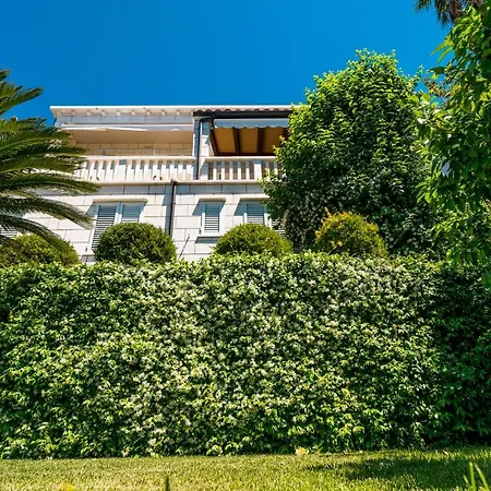 7-bedroom Si With Private Sea Access Villa Zaton