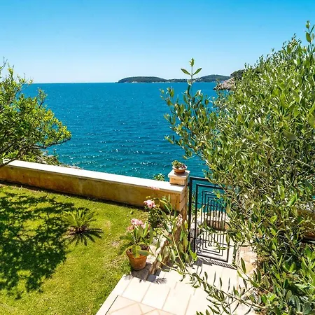 7-bedroom Si With Private Sea Access