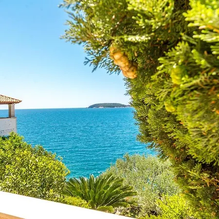 Villa 7-bedroom Si With Private Sea Access *